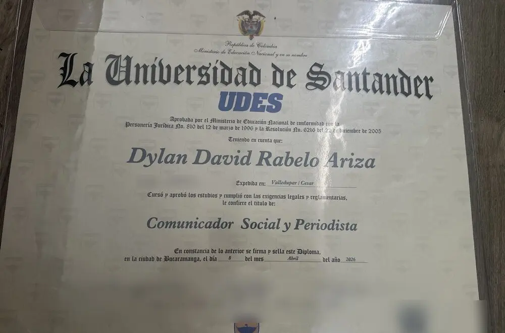 Diploma de Comunicador Social y Periodista de Dylan David Rabelo Ariza, Universidad de Santander UDES